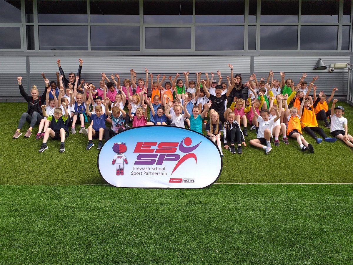Erewash_SSP's tweet image. We are having a great time with @DerbyshireIS and their athletes @jessturner400h @EllaRushathlete @ryan_reader98 @DovedaleSch and Longmoor