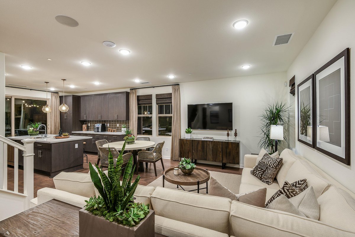 Do you like neutral colors at home or prefer more vibrant ones? See more at fal.cn/32ODT #socalhomes #socalrealestate #orangecountyrealestate #orangecountyhomes #socalrealtor #socalliving #ocrealestate