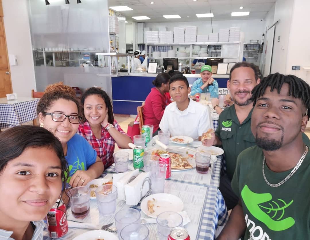 adoptabosque's tweet photo. Muy complacidos de apoyar a la nueva generación de Biólog@s @biofuturepanama en su 2da Reunión de los Capítulos, junto a representantes de Capítulos de Colón, Panamá, Azuero y Coclé para avanzar en Temáticas específicas.
#NuevasCarasdelaCiencia #biofuturepanama #yoAdoptoBosque https://t.co/xHmWpmSOyA