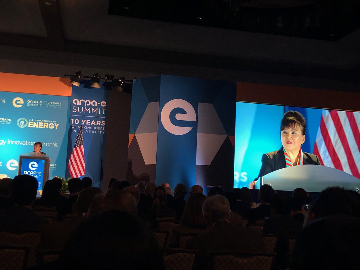 CMUenergy's tweet image. .⁦⁦@CMUEngineering⁩ alumna and ⁦@ARPAE⁩ Acting Director Chanette Armstrong welcomes attendees to the ⁦@ARPAESummit⁩!

Say hi to us &amp;amp; ⁦@CarnegieMellon⁩ startups ⁦@gridfruit⁩/Teratonix @ our Tech Development Partner Booth 604 after 430p! #ARPAE19