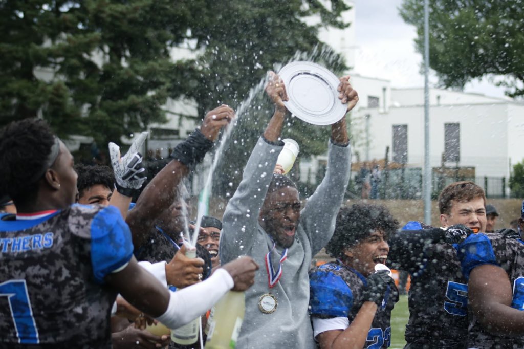 chivarro2's tweet photo. Dutch champs😤✨,also became offensive MVP🐾💙 https://t.co/ekIZLFMUjT
