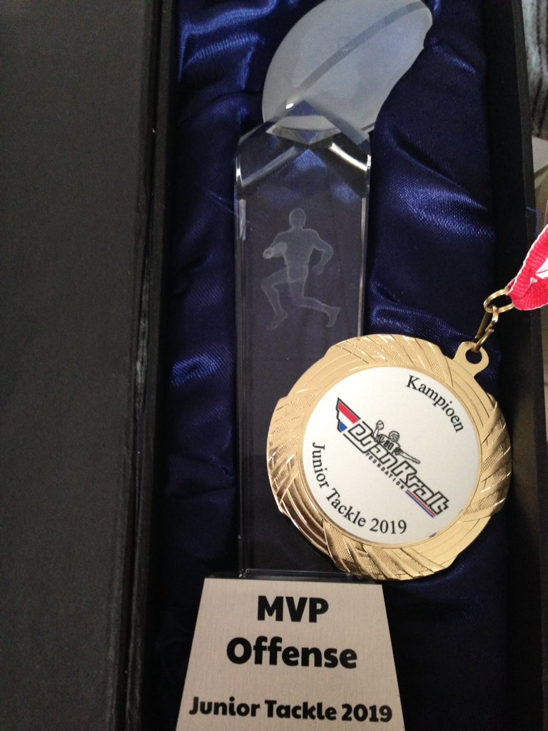 chivarro2's tweet photo. Dutch champs😤✨,also became offensive MVP🐾💙 https://t.co/ekIZLFMUjT