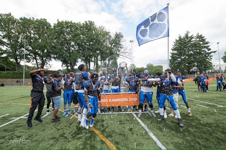 chivarro2's tweet photo. Dutch champs😤✨,also became offensive MVP🐾💙 https://t.co/ekIZLFMUjT