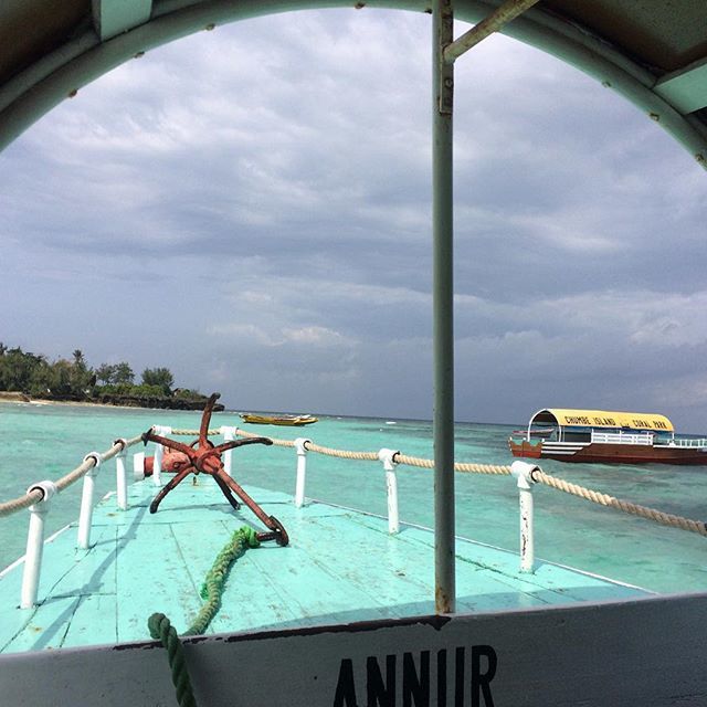 thetravelmanuel's tweet photo. Arriving at Chumbe after a 45 minute boat trip. Eyes on the horizon to keep the motion sickness at bay :) @chumbeisland #travel #chumbe #island #ecoisland #marinepark https://t.co/9xIV4WXs2u https://t.co/6ZyoUoVOld
