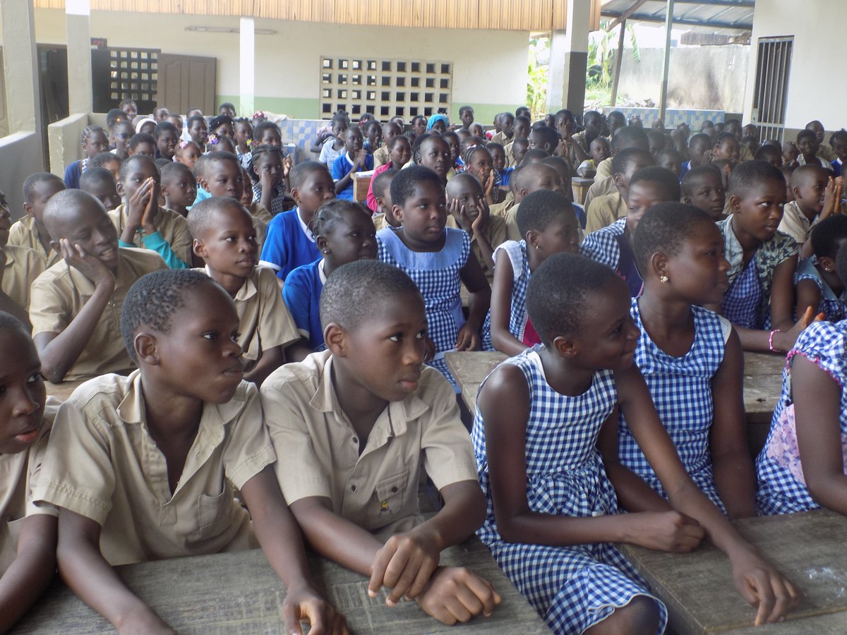 LKA_SERVICES's tweet photo. #ELLEetVIRE  a développé #NUTRI_ACADEMIE, conçu pour apprendre les pratiques nutritionnelles. 
#NUTRI_ACADEMIE à L'EPP AGHIEN : Jeudi 25 avril 2019 avec M. Bonapeti, Nutritionniste.
#Milkana
#LKAServices #Proche_de_la_cible
#marketingOpérationnel https://t.co/Mnjcywc0dZ