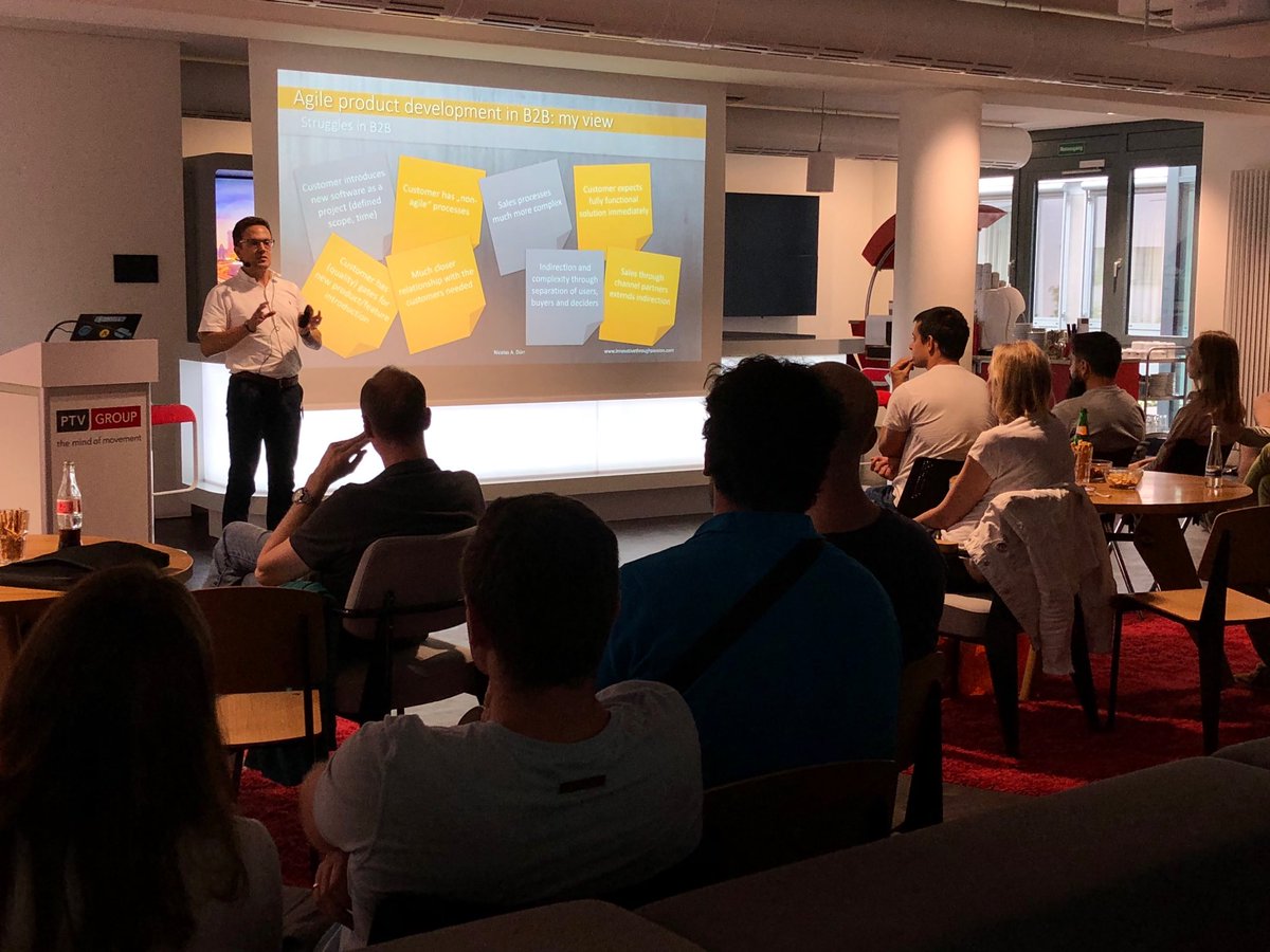 .⁦<a href="/NicolasDuerr/">Nicolas A. Dürr</a>⁩ illustrating the challenges with #agile #productmanagement in #b2b at #ProductTank #Karlsruhe.