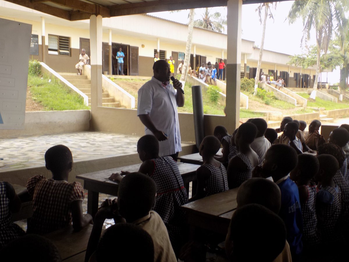 LKA_SERVICES's tweet photo. #ELLEetVIRE  a développé #NUTRI_ACADEMIE, conçu pour apprendre les pratiques nutritionnelles. 
#NUTRI_ACADEMIE à L'EPP AGHIEN : Jeudi 25 avril 2019 avec M. Bonapeti, Nutritionniste.
#Milkana
#LKAServices #Proche_de_la_cible
#marketingOpérationnel https://t.co/Mnjcywc0dZ