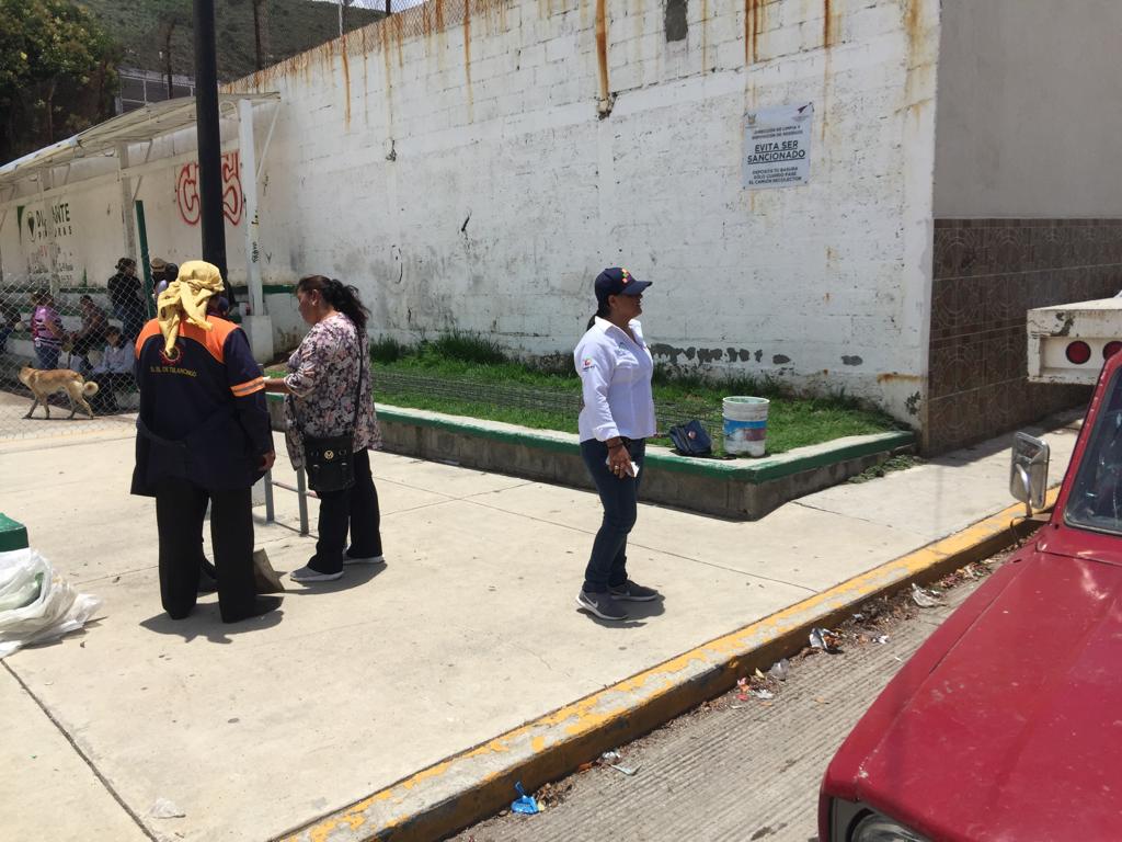 AscensoC's tweet photo. Entregas de agregados para gallineros de micro región fría #HidalgoTeNutre en las localidades de #LaCañada y #ElParaiso.
#HidalgoCreceContigo
@SEDAGRO_HIDALGO 
@omarfayad https://t.co/yza3vgL28t