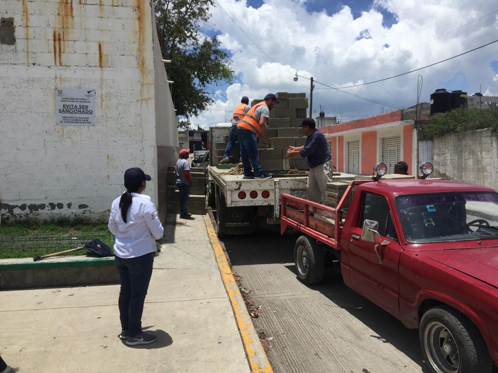 AscensoC's tweet photo. Entregas de agregados para gallineros de micro región fría #HidalgoTeNutre en las localidades de #LaCañada y #ElParaiso.
#HidalgoCreceContigo
@SEDAGRO_HIDALGO 
@omarfayad https://t.co/yza3vgL28t
