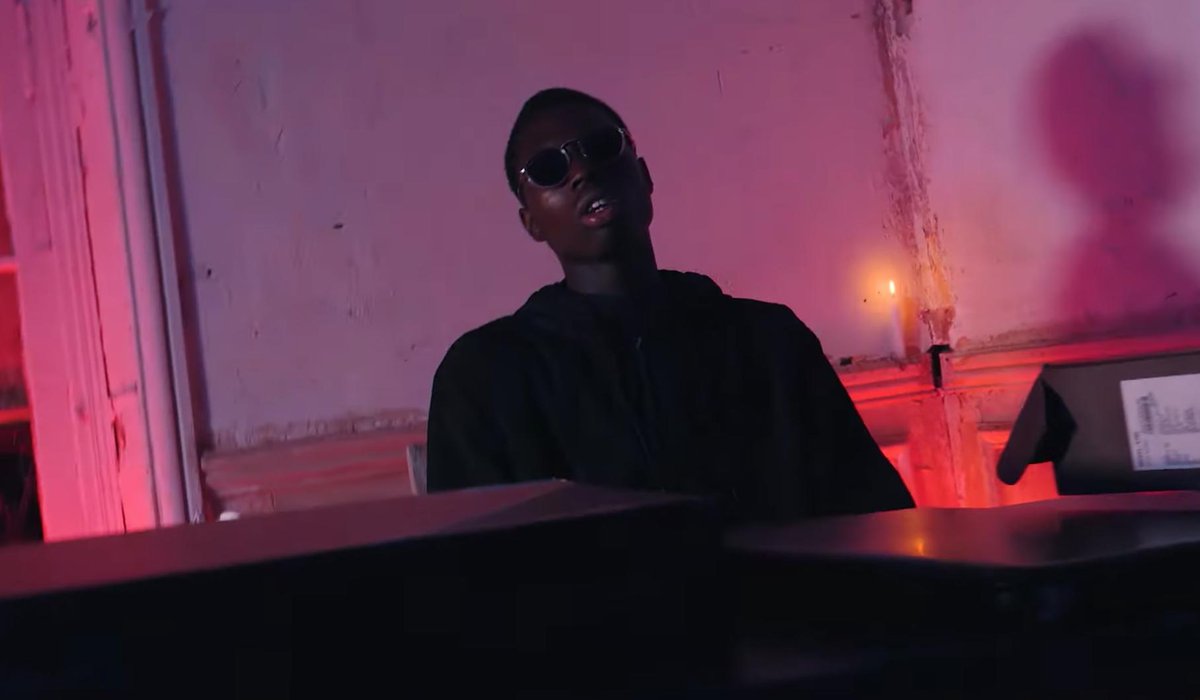 understar80's tweet photo. #MUSICVIDEO : #SWETCHY "SHOOT".
En écoute sur #UNDERSTAR !
#TalentUNDERSTAR
https://t.co/GmfXIDHdXA https://t.co/AQkywkpfIx