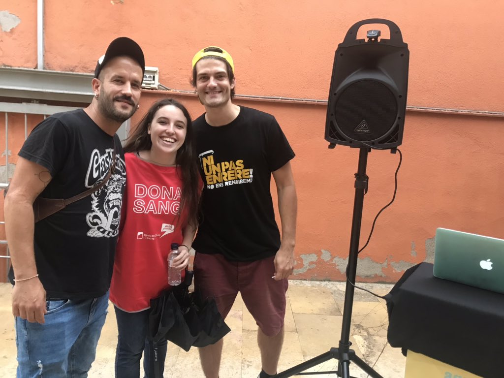 AuroraMasip's tweet photo. Super bon rotllo en aquest inici de la campanya per @donarsang aquest estiu. #gifvida a tots els qui ho necessiten també en època de vacances! @palaurobert https://t.co/rNBDsEiH8R