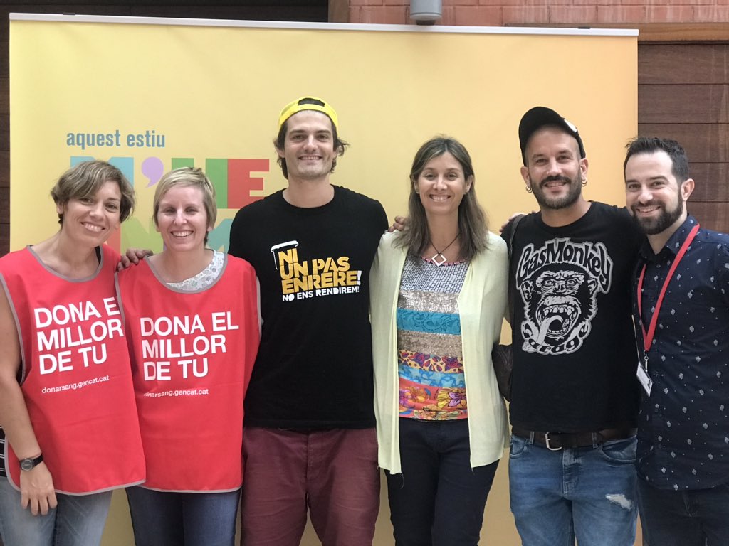 AuroraMasip's tweet photo. Super bon rotllo en aquest inici de la campanya per @donarsang aquest estiu. #gifvida a tots els qui ho necessiten també en època de vacances! @palaurobert https://t.co/rNBDsEiH8R
