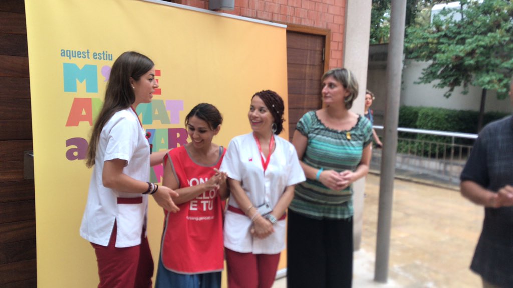 AuroraMasip's tweet photo. Super bon rotllo en aquest inici de la campanya per @donarsang aquest estiu. #gifvida a tots els qui ho necessiten també en època de vacances! @palaurobert https://t.co/rNBDsEiH8R
