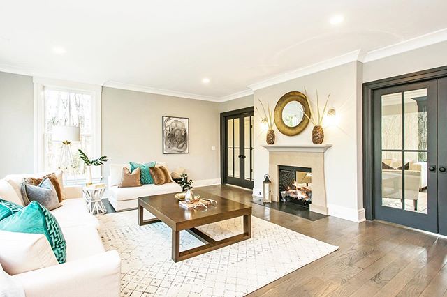 metaliosgroup's tweet photo. Kick back, relax, and enjoy summer in this fabulous living room at current listing | 73 Sawmill Lane #metaliosgroup #new #lifestyle #livingroom #live #house https://t.co/rlAFGk1TZr
