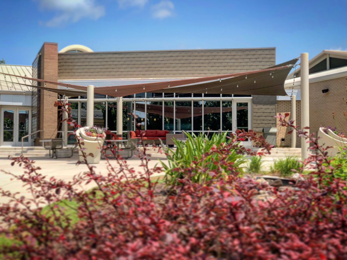 OgeecheeTech's tweet photo. Welcome back, students! Don’t forget to join us for hot dogs, chips, cold beverages, and games! It’s all happening today between 4:00-5:30 p.m in the JEK Lobby and outside the Cattails Cafe on the patio. #Welcome #Free #Food #OgeecheeTech #EndofBreak #StudentLife #Events #Campus https://t.co/8gMJqFilgf