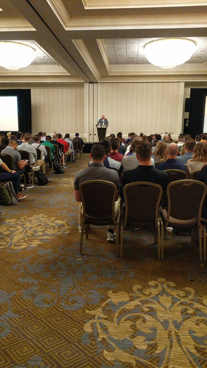 DJEllsworth's tweet photo. 👏👏👏 for the man, Chris DeRuyscher #IDEASanDiego #37thIDEA https://t.co/PW94RTPuy6