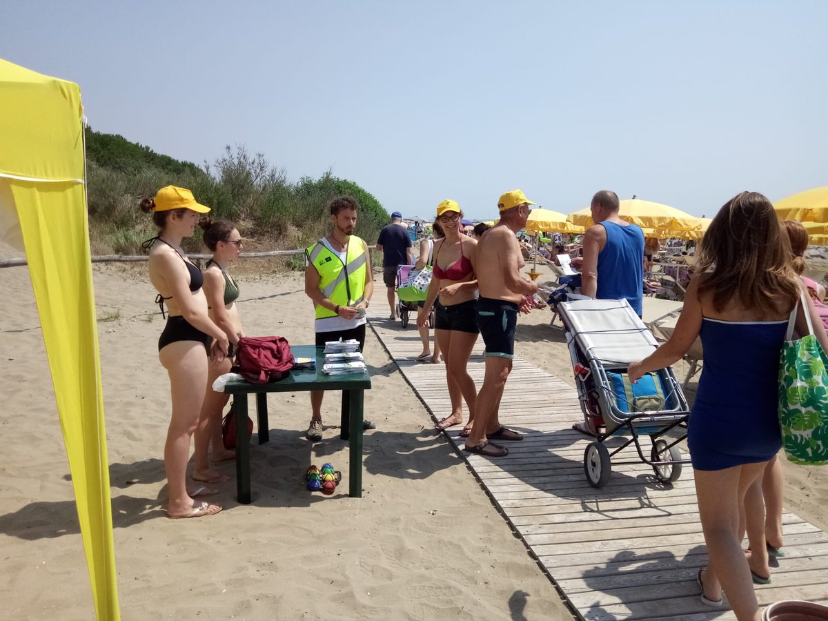 LIFE_REDUNE's tweet photo. Attività di #Informazione e #Sensibilizzazione a #EracleaMare con gli amici di #Legambiente
#RispettiamoLeDune #RespectDunes #ProtectDunes https://t.co/naMJrYjJjd