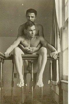 creatureblackl1's tweet photo. Ted Starkowski (in chair in first photo) and Chuck Howard [Photos by Jared French, George Platt Lynes, Paul Cadmus and-or PaJaMa], 1948-1954 or so #chuckhoward #tedstarkowski #georgeplattlynes #jaredfrench #paulcadmus #vintagemen #vintagegay #uncut #gay https://t.co/BD4jwRF2ZL