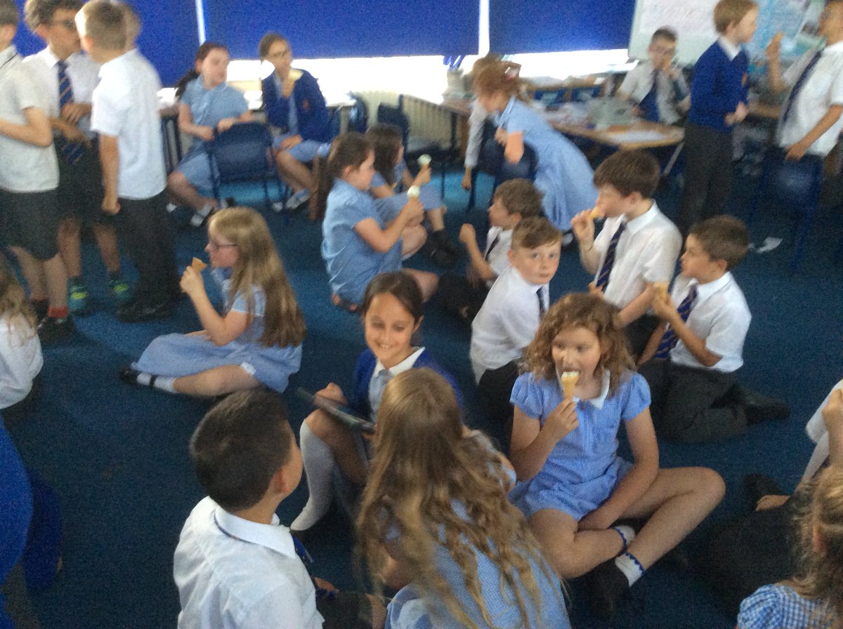 Year 3 had great fun today learning how to ask for a variety of different ice cream flavours in French. Test them to see if they can tell you some of the flavours they researched.