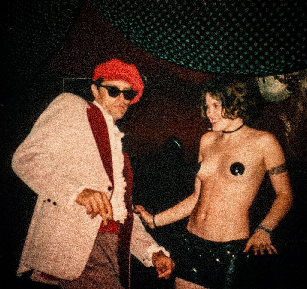 TheDandyWarhols's tweet photo. ...
"instagram safe. just this once. thor lindsey with #ziamccabe in #la, at the capitol signing party I GUESS. #tdw25 1996 #thedandywarhols #25thanniversary #behindthescenes #dancing" https://t.co/JqgW0IRzF3