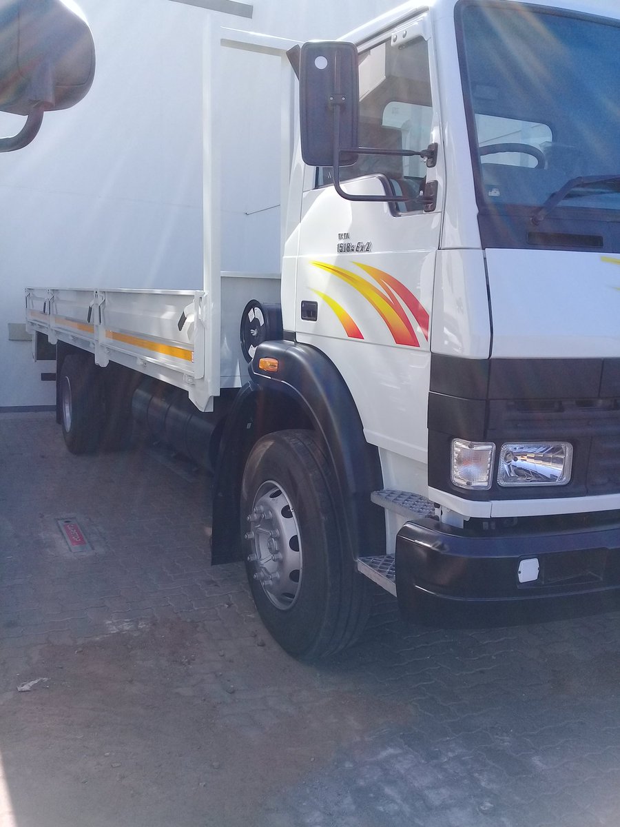 MkTebza's tweet photo. Please RT.
Got a couple of these that i need to move. Tata 8 ton truck running on a Cummins engine. Comes with a free dropside body &amp; 2yr or 80 000Km service plan. Even offer a R20k trade in assistance.  
A real workhorse this 👌🏻. 
Please dm me for more details. ☎ 0745265421 https://t.co/nqTVICoAYL