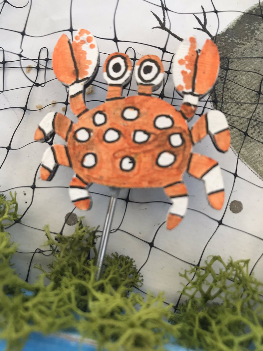 zoecrawfordart's tweet photo. When you answer the door to the grocery delivery man & realise you have a wooden crab stuck to your arm.... 🙄🤪 😂#welcometomyworld #gluegetseverywhere #crab #creative #craft #crafting #monday #craftingproblems 🦀 https://t.co/trMiF0OUlA