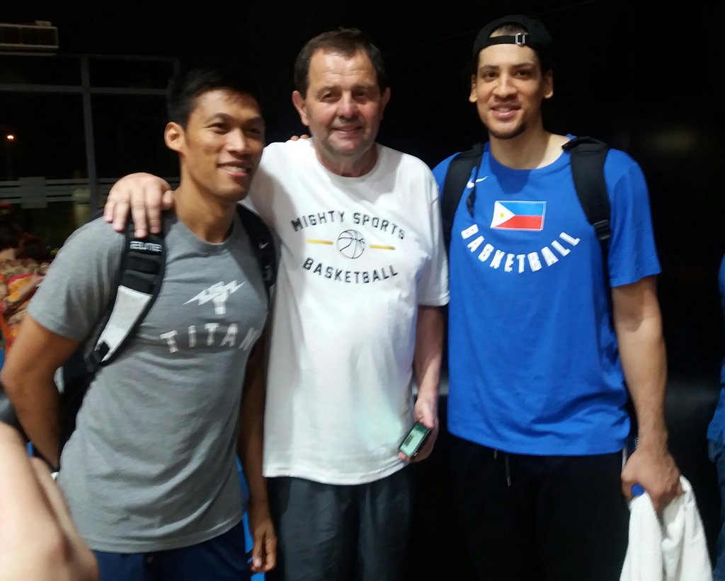 gerardmos's tweet image. Mini-reunion for the original Smart Gilas Pilipinas members @spinph