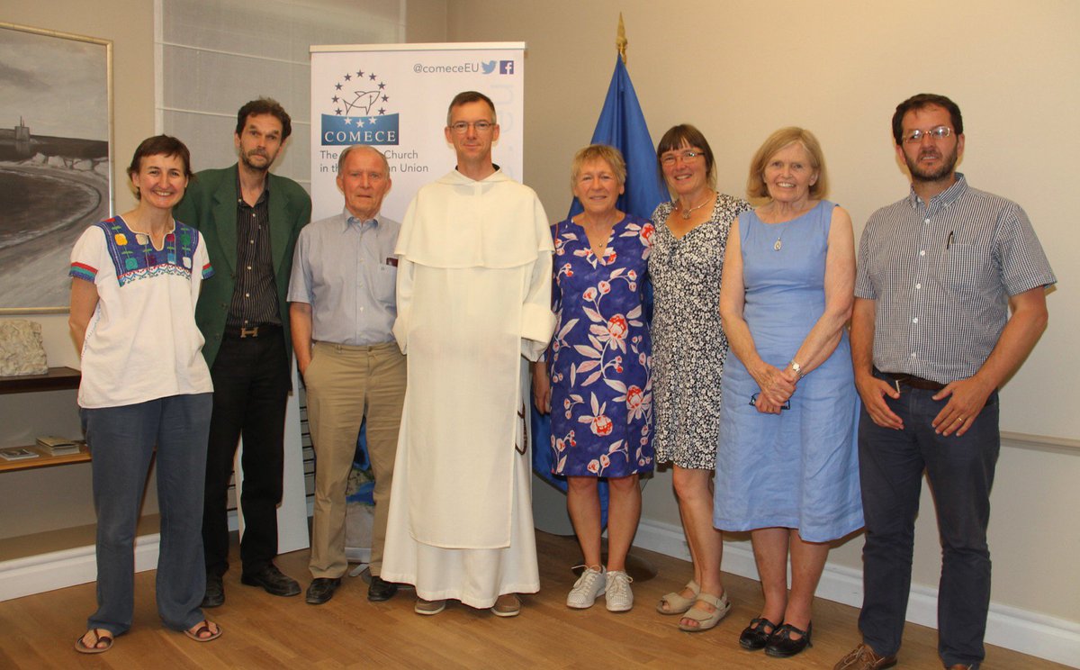ComeceEu's tweet photo. 📸 General Secretary of @ComeceEu received on Friday a delegation from the Service of European #Churches for International #Students (#SECIS) to present #COMECE’s mission of #dialogue with the #EU, with a focus on #youth/#education.
Photos ➡ https://t.co/Qq2RyjNhxO https://t.co/jAeTIE52V8