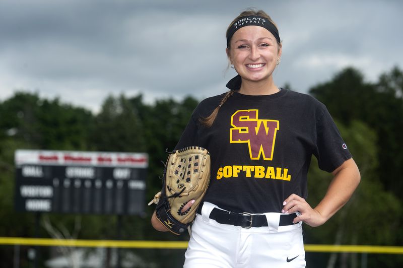 CTVarsity's tweet photo. .@SWBobcatPride senior Maria Hanchuk was nearly unhittable in 2019, posting a 20-1 record and a 0.49 ERA. She's the All-Courant softball player of the year. https://t.co/m6OPBMW7rD https://t.co/JpAA3E7C9n