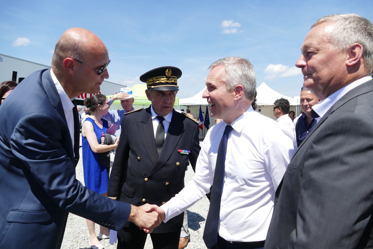 1er site de rebours #biomethane en France à Pontivy : <a href="/ThTrouve/">Thierry Trouve</a> présente à <a href="/FdeRugy/">François de Rugy</a> le développement du smart grid #gaz dans les territoires