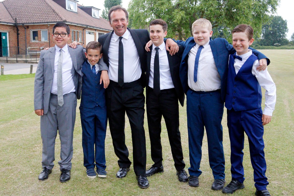 SJCJuniorSchool's tweet photo. On Friday evening, our Year 6s arrived at the Pavilion in style, ready for their Vegas themed prom! All photos will be available to Year 6 parents soon. Lots more pictures on our FB page: https://t.co/SdefZEgRrc #studentsthrive https://t.co/KY1dpSbwlJ