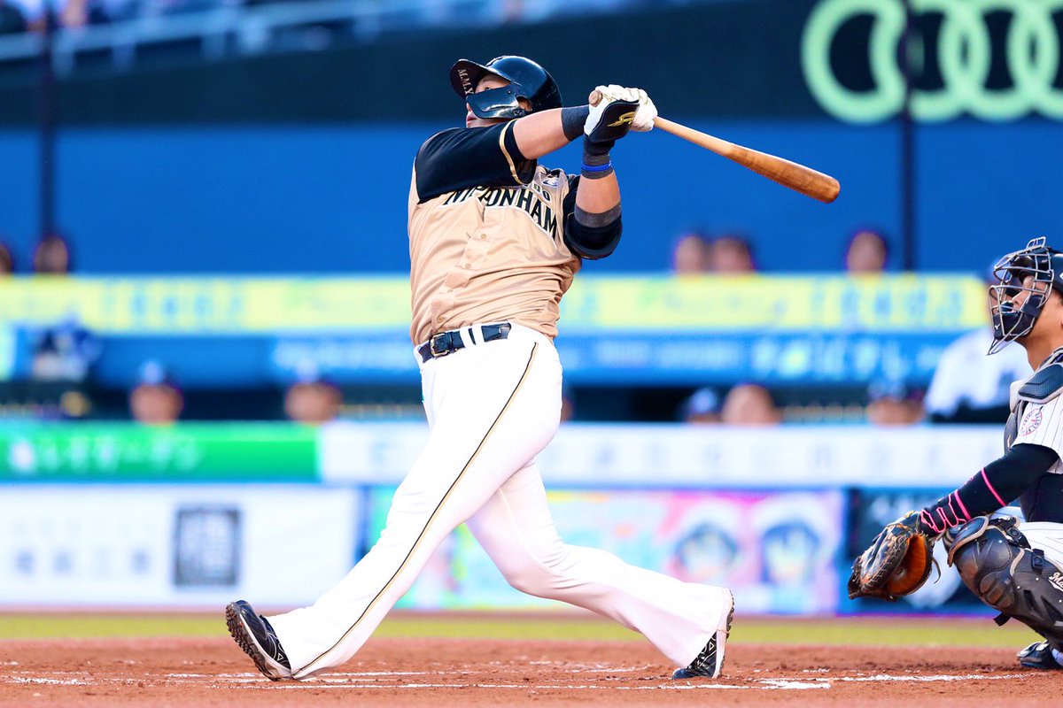 트위터의 北海道日本ハムファイターズ公式 님 Back To Back Homerun Lovefighters 飛び出せ新時代 中田翔