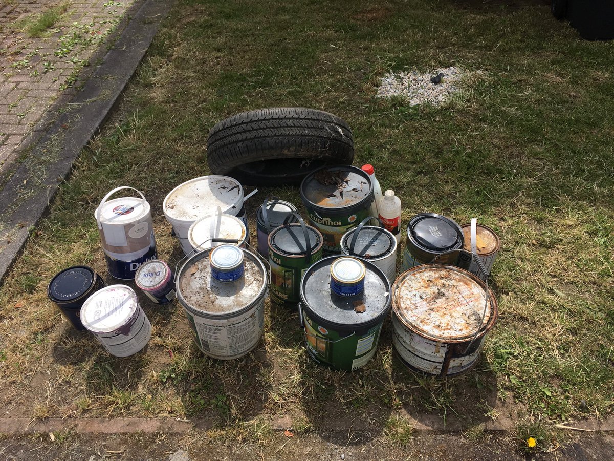 ParadigmTenant's tweet image. Day off work, hired a skip &amp;amp; took a trip to the tip to dispose of the rubbish the previous tenant left - yep that&apos;s 18 tins of paint, chemicals &amp;amp; a car tyre you can see there! #UkHousing #SocialHousing