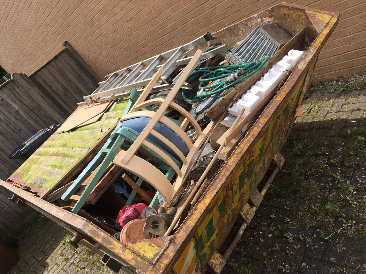 ParadigmTenant's tweet image. Day off work, hired a skip &amp;amp; took a trip to the tip to dispose of the rubbish the previous tenant left - yep that&apos;s 18 tins of paint, chemicals &amp;amp; a car tyre you can see there! #UkHousing #SocialHousing