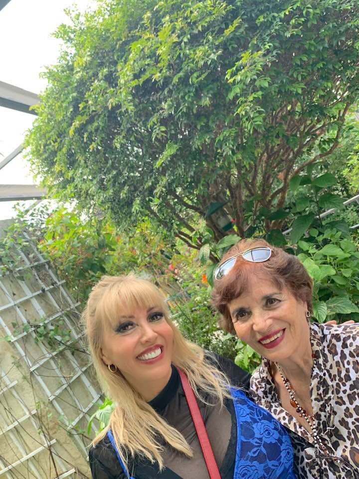 CarolinAramburo's tweet image. Nothing compares to the #SweetnessOfSHARINGwithLOVEDones💞💕..
.
Brought Mom to the #MagicalSpace of #ButterflyWORLD .. she said this is exactly as #Paradise feels like ... I agree ..🦋.. they are magical ..🌈🌺🦜
.
facebook.com/CarolinaArambu…