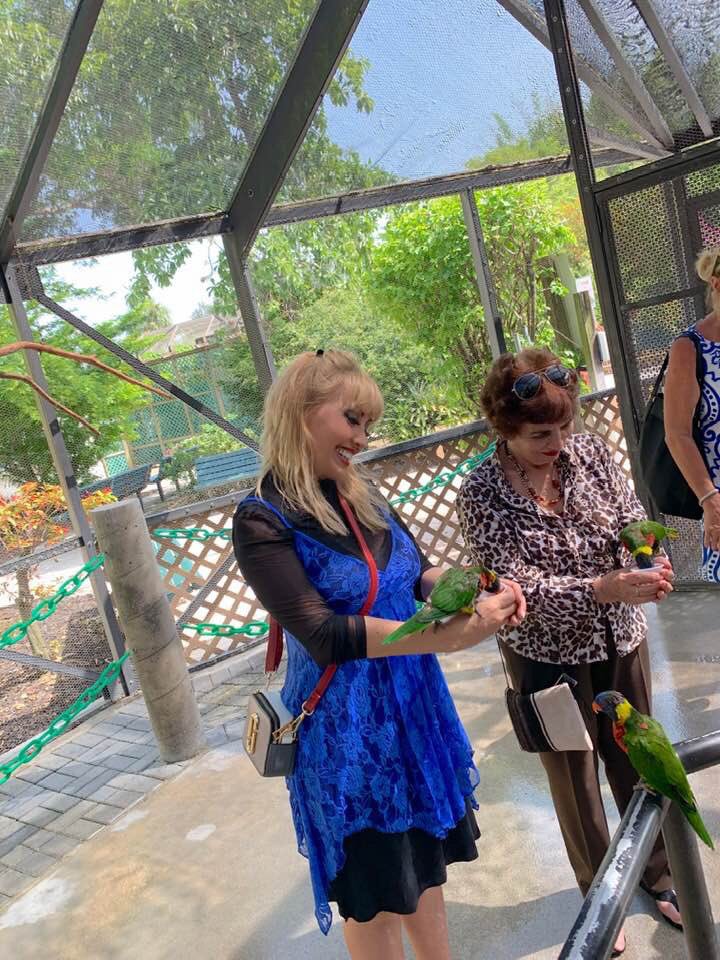 CarolinAramburo's tweet image. Nothing compares to the #SweetnessOfSHARINGwithLOVEDones💞💕..
.
Brought Mom to the #MagicalSpace of #ButterflyWORLD .. she said this is exactly as #Paradise feels like ... I agree ..🦋.. they are magical ..🌈🌺🦜
.
facebook.com/CarolinaArambu…