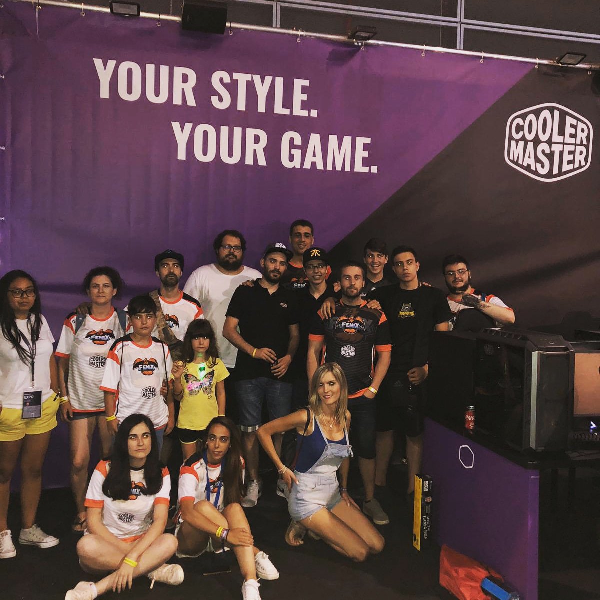 FenixCommunity's tweet photo. Fenix Community más que una comunidad, ¡UNA FAMILIA! 

🐥🐥🐥🐥💛💛💛💛 

#DreamHackValencia #DHVLC19 https://t.co/vqbO8YKo1Q