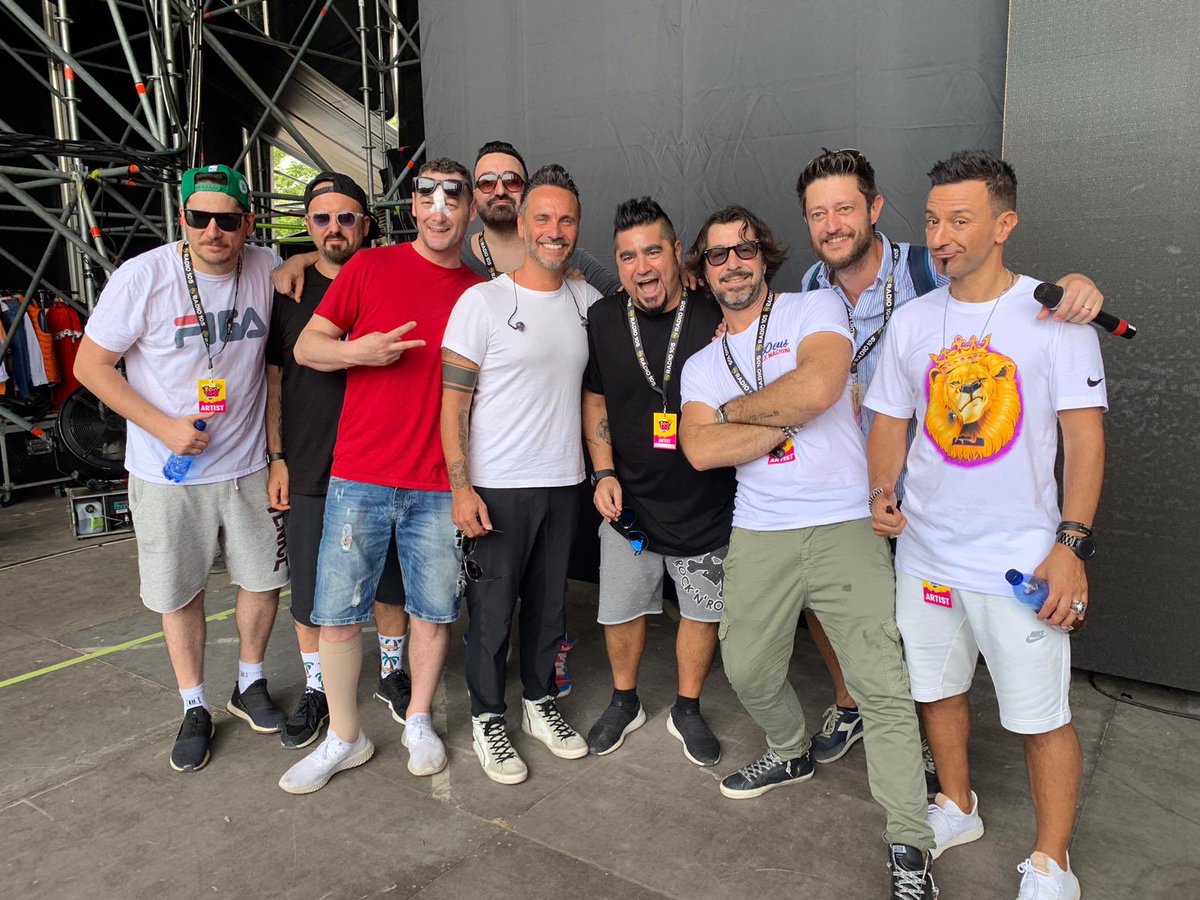 NekOfficial's tweet photo. Stasera si fa festa per i vent’anni dello Zoo di @Radio105!
Appuntamento ore 21 all’Ipoodromo di San Siro! 😎

#lozoodi105 #radio105 #zoo20 https://t.co/cpsdeM6EK0