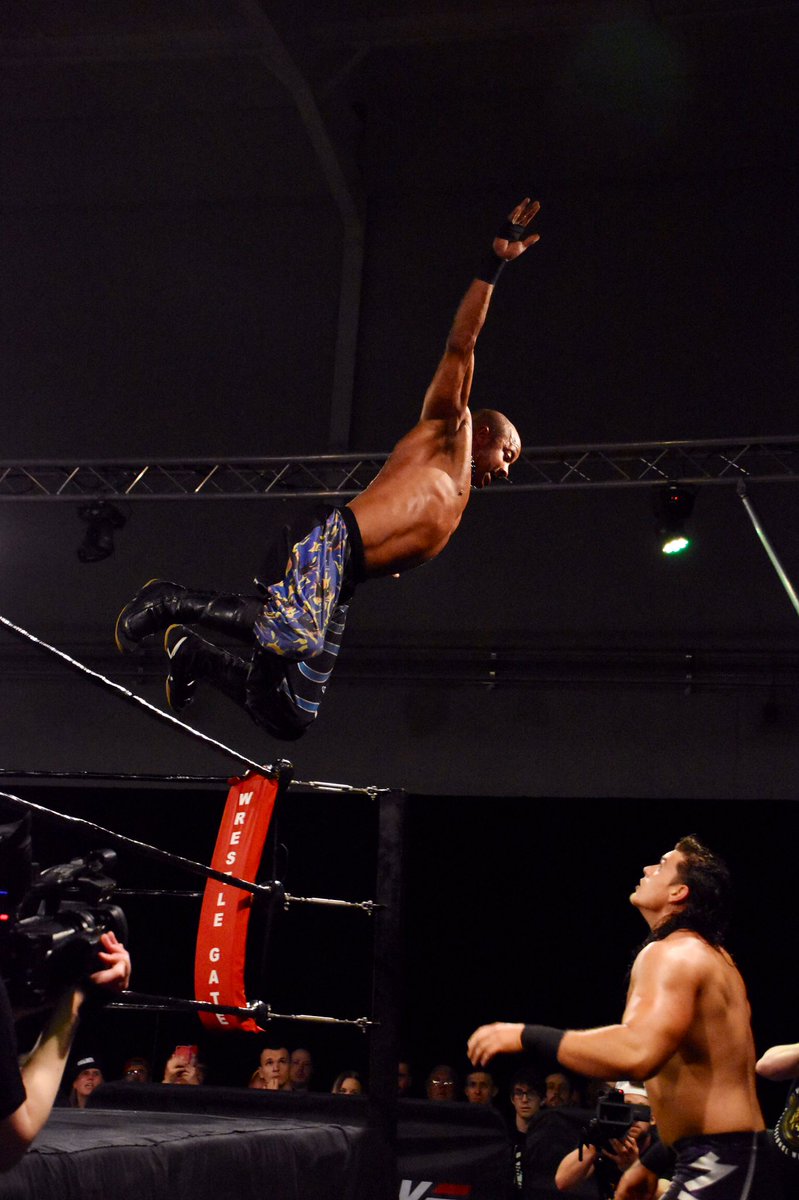 wurara's tweet photo. Jody Fleisch
凄くいい動きをする選手で、ファイトスタイルは違うけどゼウスさんみたいな雰囲気だった気がします。怖そうないい人w 残念ながらイケメンのLucas に負けてしまいましたが、是非また見たいし見てほしい!どこか日本に呼んで〜〜😭
2019.7.6 Nottingham @WrestleGatePro #EmeraldGP https://t.co/3UzR3SNauN