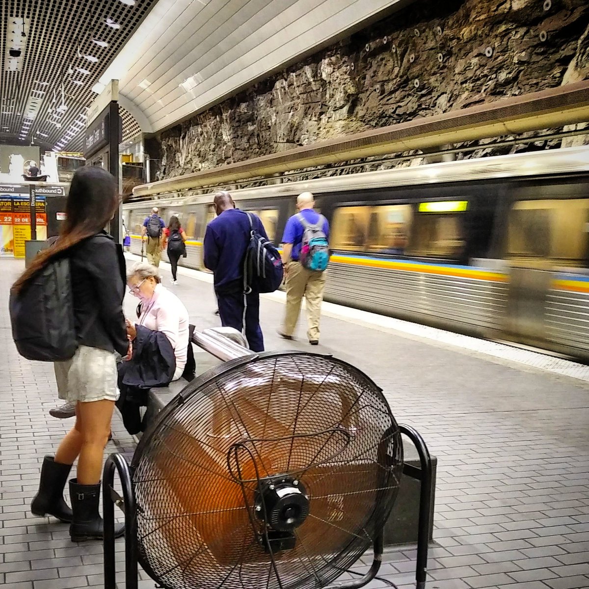 marta_explorers's tweet photo. The best part of a hot summer morning commute is that train breeze along with a station platform fan. #HowDoYouMARTA https://t.co/oXszNnoSRh