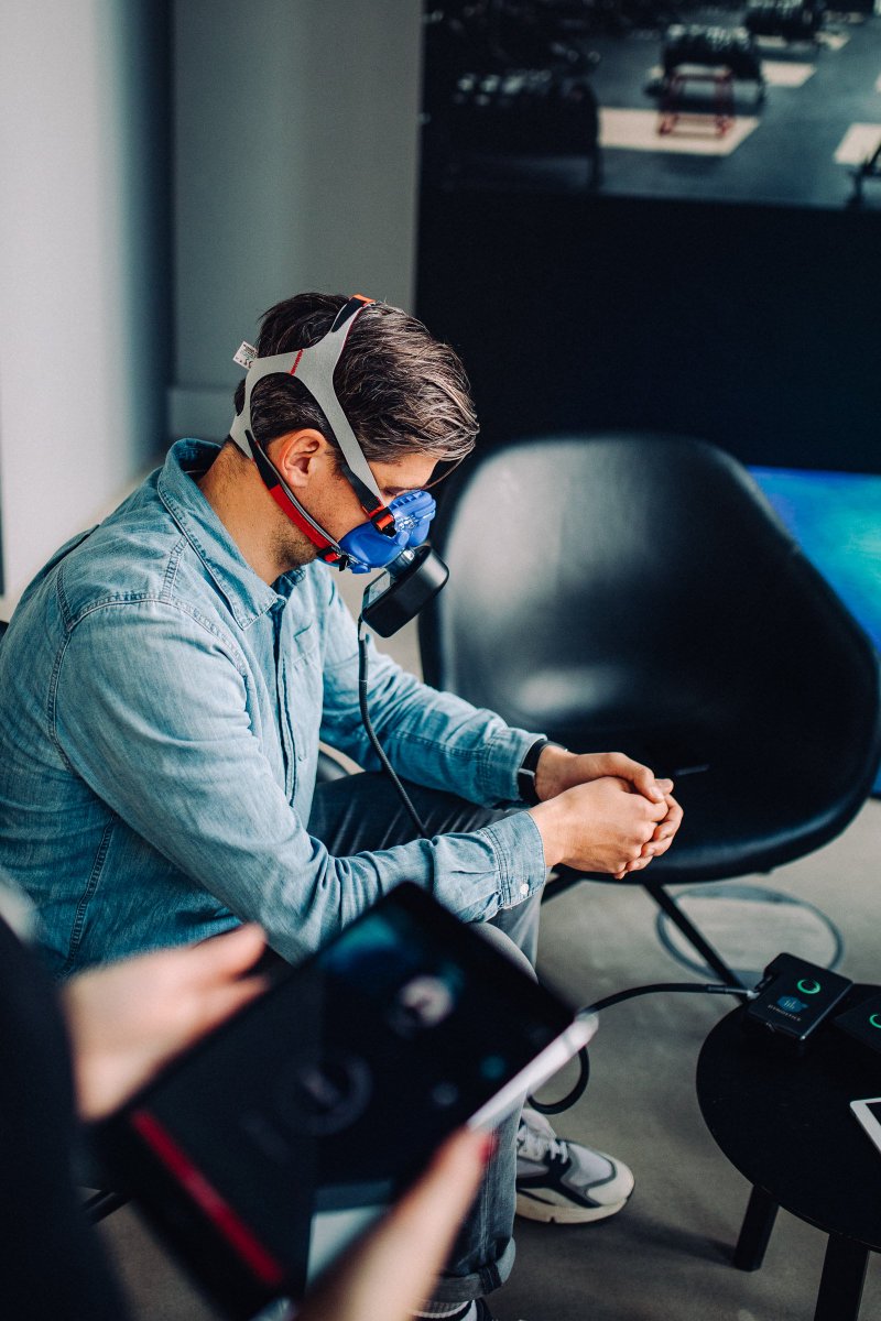 Individuality is the decisive factor in nutrition and training! A DYNOSTICS metabolism and performance analysis supports you significantly by giving you personal nutrition and training recommendations based on your breathing gases 🔥 #fitnesstrainer #personaltrainer