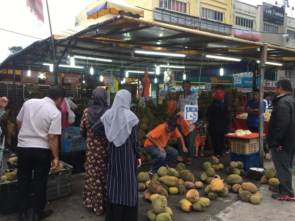 AsalGombak's tweet photo. PROMOSI HARGA DURIAN RUNTUH!
  
HARGA KEBUN! PASTI PUAS HATI!

MUSANG KING 1KG : RM35
D101 1KG : RM20
D24 1KG : RM20
KAMPUNG SPECIAL 1KG : RM10
TEKA 1KG : RM25
XO 1KG : RM25
UDANG MERAH : 1KG : RM20
2-5 BIJI : RM50

Lokasi:
Berdekatan Donut Panas Viral, Batu 6
(Bawah jejantas) https://t.co/QtfCy3FVN0