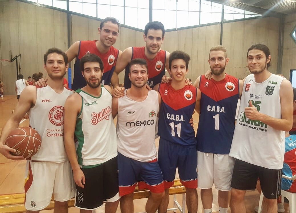 cabalhambra's tweet photo. El pasado 16 de Junio nuestros GUERREROS terminaron la temporada participando en el conocido 3x3 organizado por @cdraca donde hubi premios para varios de los nuestros.
Con ganas de arrancar la temporada 2019-2020 ❤️👏🏻
#soydelcab 🏀 https://t.co/WiWd2caL7T