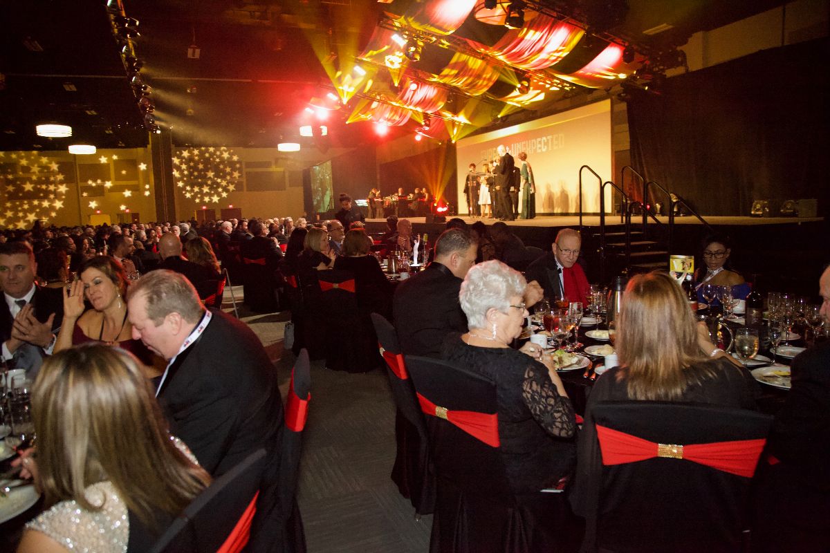 SpiritAwardsIE's tweet photo. HURRY! Nominations Season is Coming to Close - Get Yours in for the 2019 Spirit Awards! 🎩 - https://t.co/XTtS4zXzpE https://t.co/BVlB6752Er