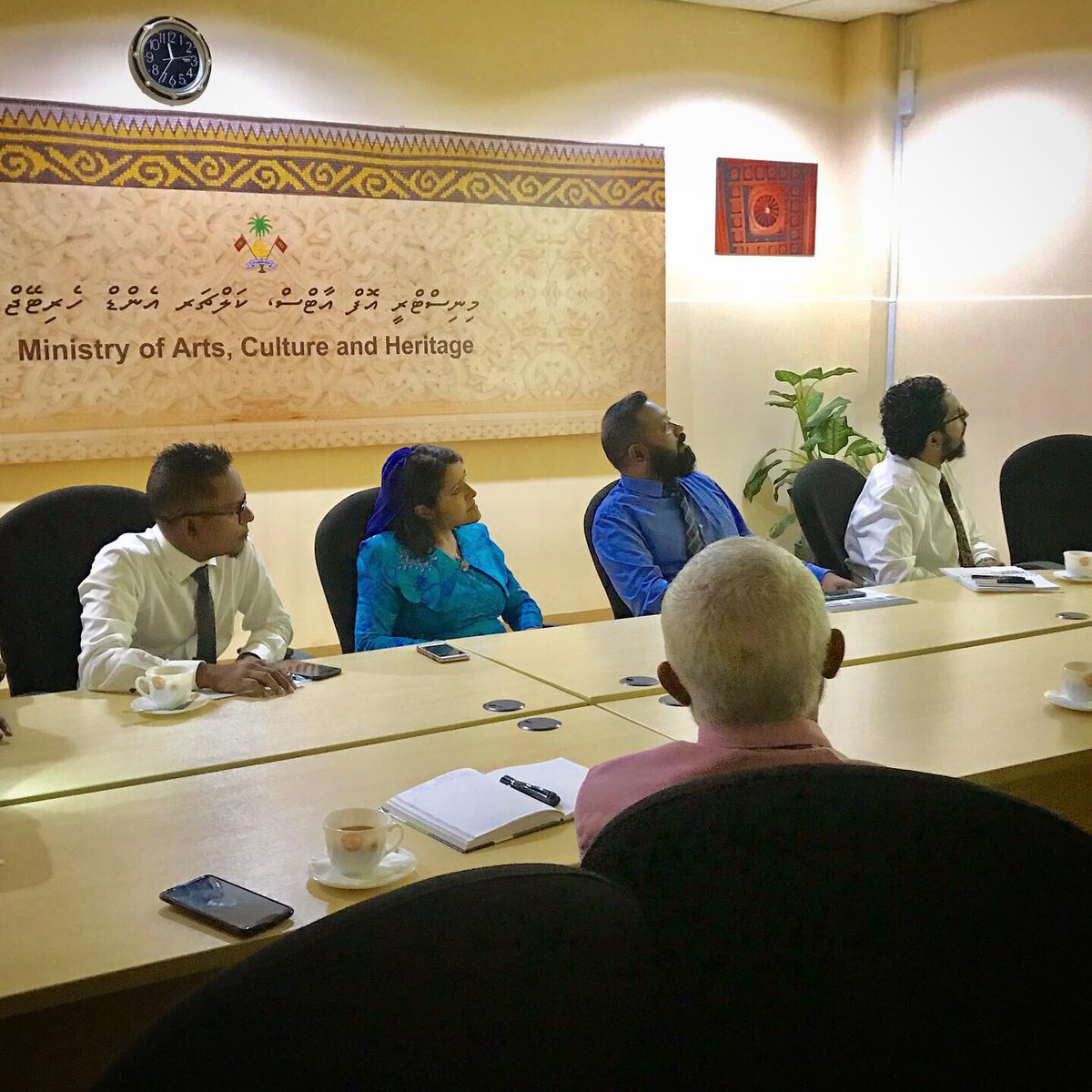 MNULibraries's tweet image. ✨It was a honour to introduce our local database Saruna to Minister of Arts, Culture and Heritage Yumna Maumoon and other directors of the ministry✨  
@MACH_MV 
#mnulibraries #saruna