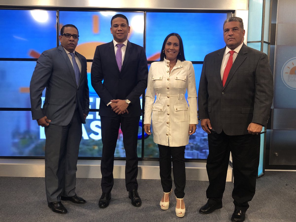 maangeles25's tweet photo. Agradecer al director De Salarios Felix Hidalgo por acompañarnos en @buenosdiasrd afirma hay expectativas para lograr mañana aumento al salario mínimo. @jimenezpedro27 @angelacostaf https://t.co/2rtv6dhu47