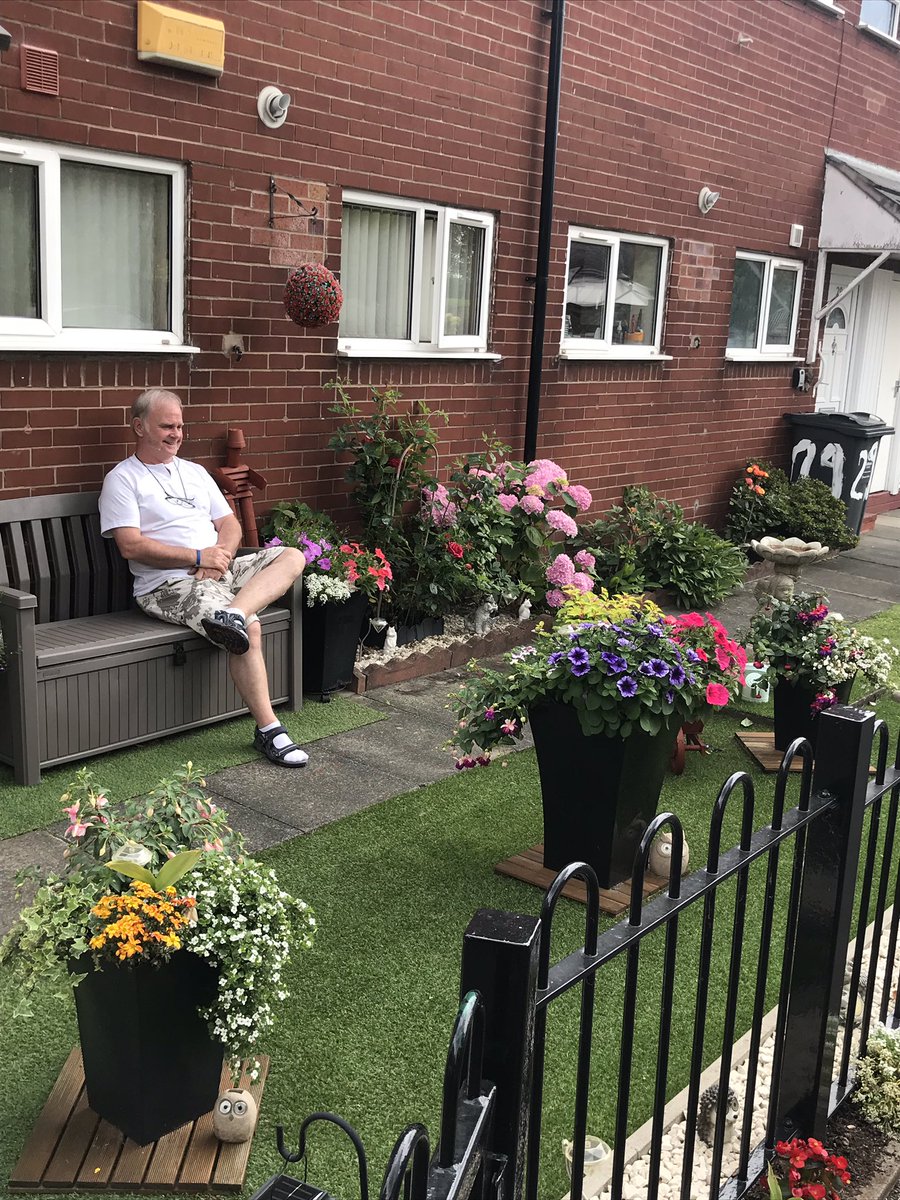 Out in failsworth today with <a href="/JoanneWhite9/">Joanne White</a> looking for new garden comp entries 🌲 🌱 💐 come across some beautiful gardens already 👌🏻 you ve got to be in it, to win it 😆 <a href="/FCHONeighbourhd/">FCHO Neighbourhoods</a> <a href="/FirstForFCHO/">First Choice Homes Oldham</a>