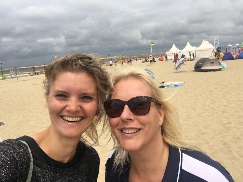 grow2work's tweet image. BUDDY’S GEZOCHT! Dit weekend waren we op het Scheveningse strand voor een interview. Onze belangrijkste boodschap? Wij zoeken buddy’s! Doven en slechthorenden die jongere werkzoekenden helpen bij het vinden van een baan! Ben jij dat? Neem contact met ons op. Www@grow2work.nl/py2w