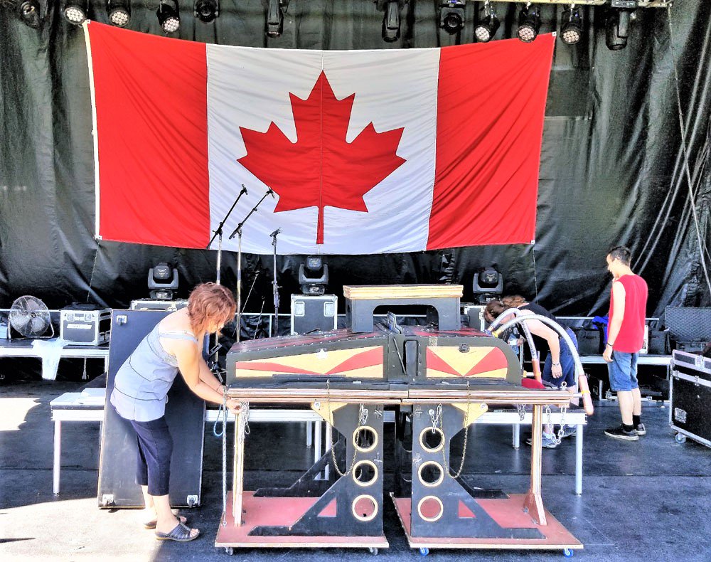 Majinxillusions's tweet photo. Celebrating Canada's Birthday with a spectacular show and escape!  #magic #majinx #illusionist #escape #escapeartist #mentalism #magician #daring #Entertainment #familyentertainment #mystery #cosplay  #comicon #casalomamagic https://t.co/p1fgIGaAf3