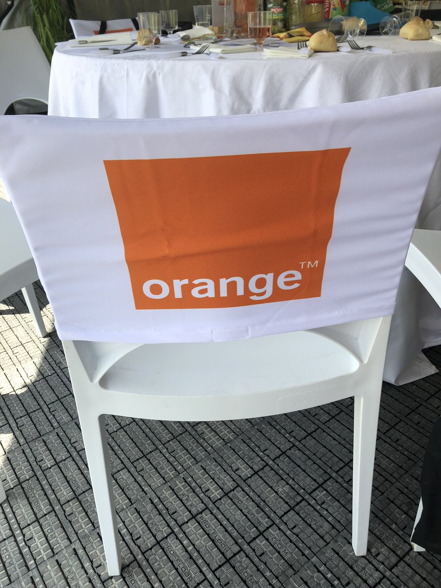 EmmanuelLagler's tweet photo. Passage de la caravane du tour à Damery : étape Binche @villeepernay Ça chauffe 🔥 un public nombreux et joyeux 😁 #TDF2019 @leTourdeFranz @OrangeGrandEst @OrangeBFC https://t.co/x50m1RhQzV
